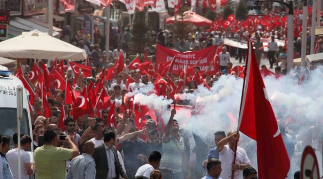 Bayraklı’da dev yürüyüş!