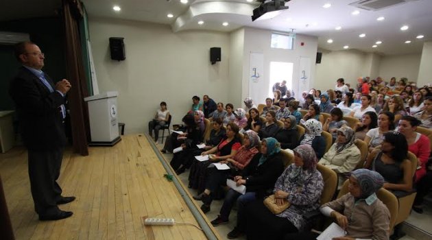Bayraklı’da işsizlere destek sürüyor