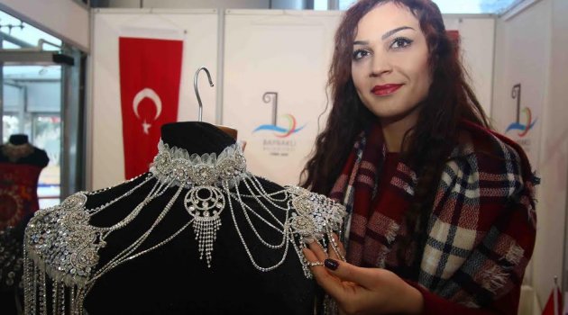 Bayraklı'nın “el hünerleri” hediye fuarında
