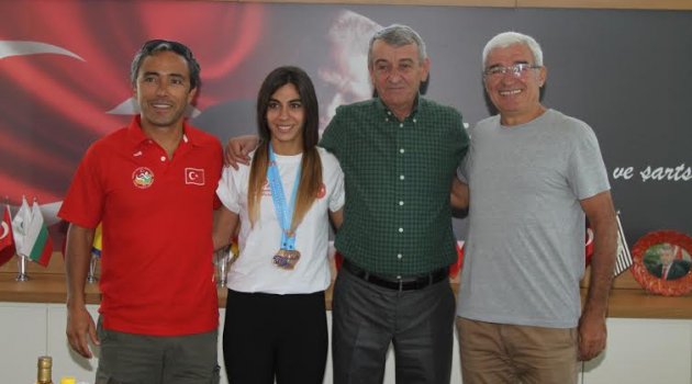 Belediye atletinden çifte başarı