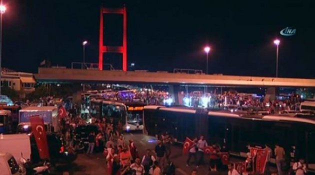Boğaziçi Köprüsü'nde demokrasi nöbeti