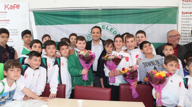 Bornova Belediyesi’nin spor alt yapısı atağı sürüyor