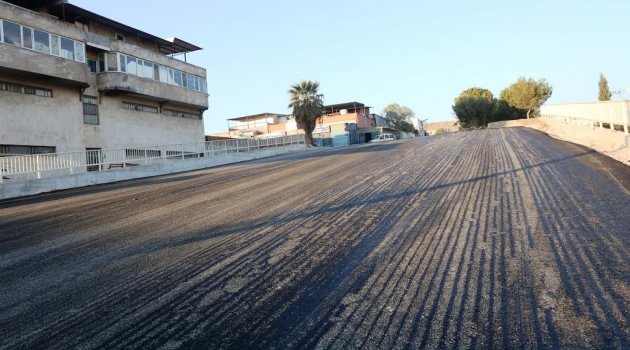 Bornova’da yollar yenileniyor ulaşım rahatlıyor