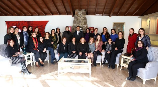 Bornova’yı yöneten kadınlar Ataevi’nde buluştu