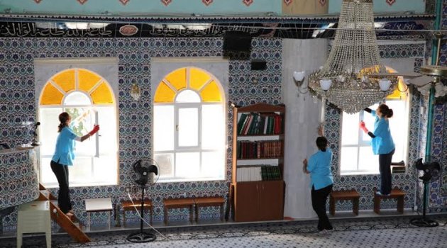 Buca’da camilere Ramazan temizliği