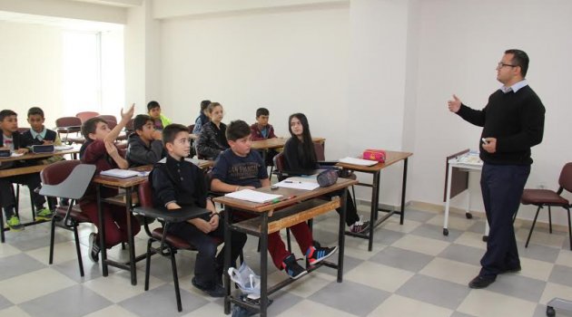 Buca'da yılda 1000 öğrenciye ücretsiz eğitim desteği