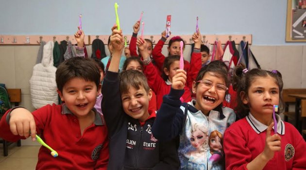 Bucalı minikler diş sağlığı konusunda bilinçlendiriliyor