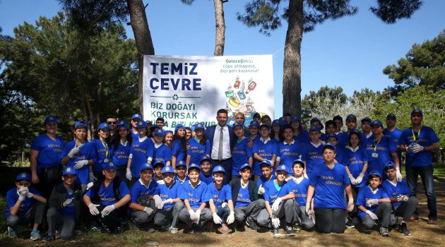Bucalı öğrencilerden çevre temizliği