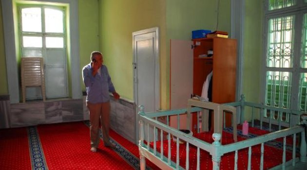 Cami'den sakal-ı şerifi çaldılar