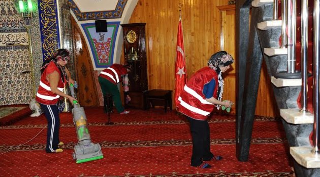 Camilerde Ramazan temizliği