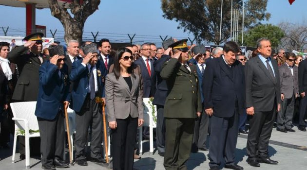 Çanakkale Deniz Zaferi'nin 101. yılı Dikili'de kararlılıkla kutlandı