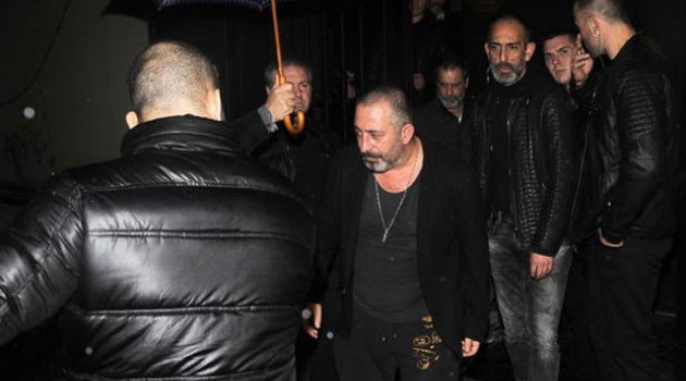 Cem Yılmaz çapkınlıkta