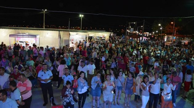 Çeşmealtı gece pazarı sezonu açtı