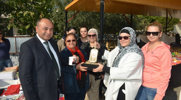 ÇİĞLİ’NİN İLK SOSYETE PAZARI AÇILDI