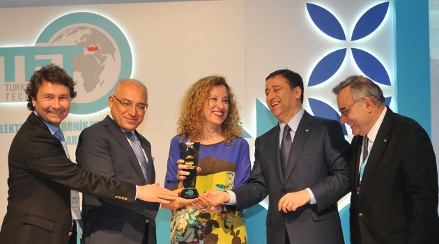 Çocukların sevgilisi Aytül Akal’a, bir ödül de TET’ten