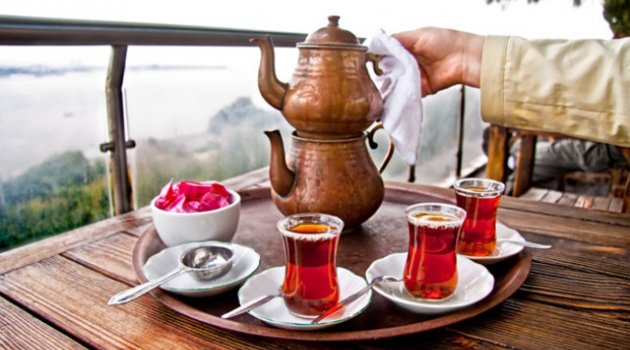 Demlikte kalan çayı dökmeyin!
