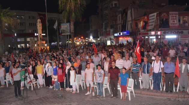 DEMOKRASİ NÖBETİ TÜRKÜLERLE SONA ERDİ