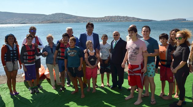 'Deniz Kanosu' engelleri aştı