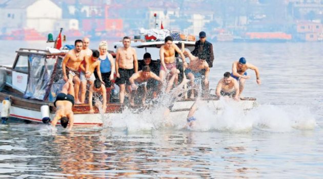 Denizden haç çıkarma