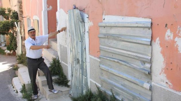 Devletin 'yıkılacak' dediği hasarlı evlerde hırsız talanı