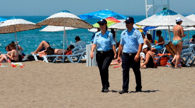 Dikili'de plajlar kontrol altında