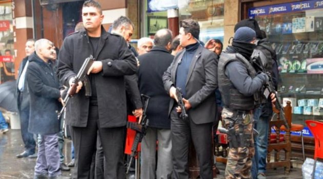 Diyarbakır’da yasağın kalktığı caddede bir çok esnaf işyerini açamadı