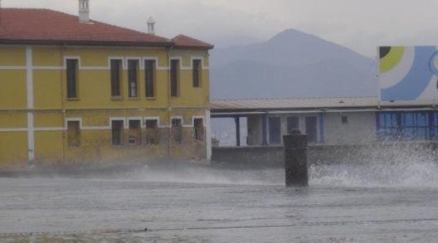 Ege Bölgesi'ne lodos fırtınası uyarısı!