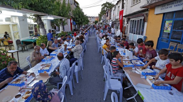 Ege Mahallesi sakinleri iftarda buluştu