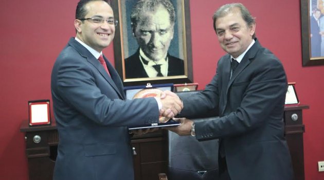 Esnaftan Başkan Atila’ya plaketli teşekkür