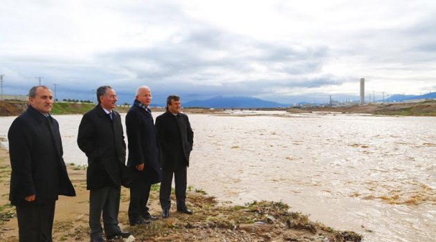 Fetrek çayı coştu; Islah projesi tarım alanlarını kurtardı