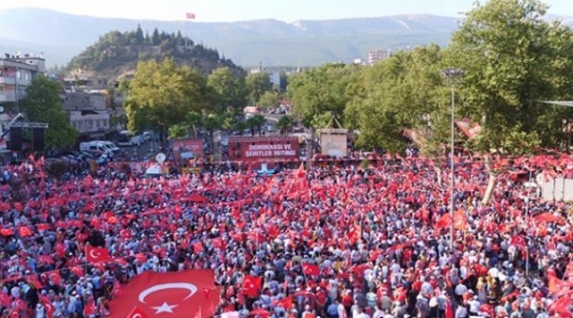 Filistinlilerden 'Demokrasi ve Şehitler Mitingi'ne büyük ilgi