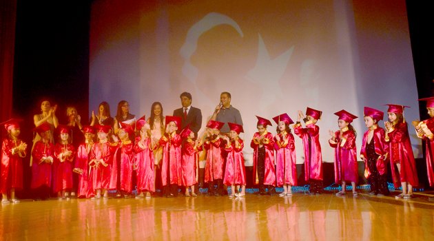 Foçalı miniklerin diploma heyecanı