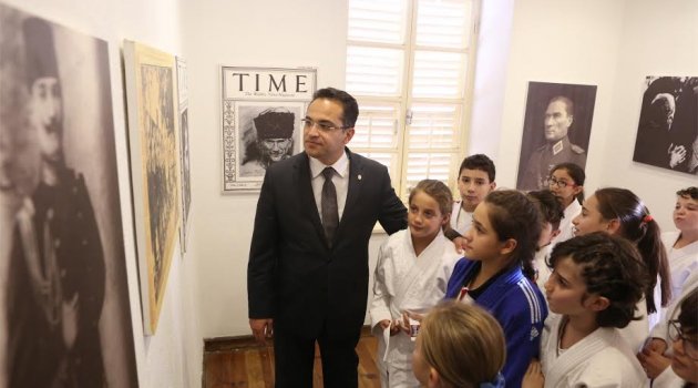 Fotoğraflarla Atatürk sergisi Dramalılar’da