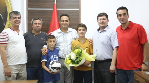 Geleceğin yıldızlarından Başkan Atila’ya ziyaret