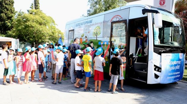 Gezici Kütüphane yaz boyunca Bornova’da