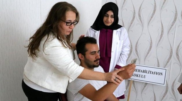 Gözleri de bozuyor!