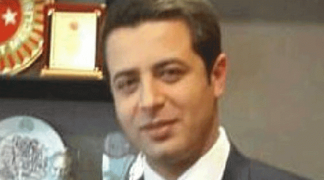 Gülen'in kitaplarını yakarken yakalandı
