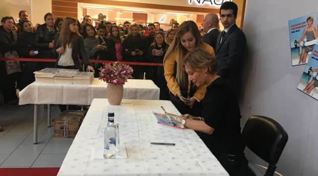 Gülse Birsel Agora Alışveriş Merkezi’nde Yoğun İlgi İle Karşılandı!