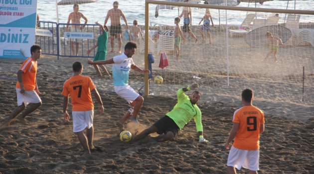 Gümüldür’de Plaj Futbol Şöleni