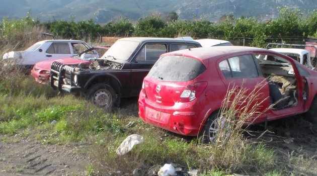 Güzel kent görünümü için hurda araçlar depoya kaldırılıyor
