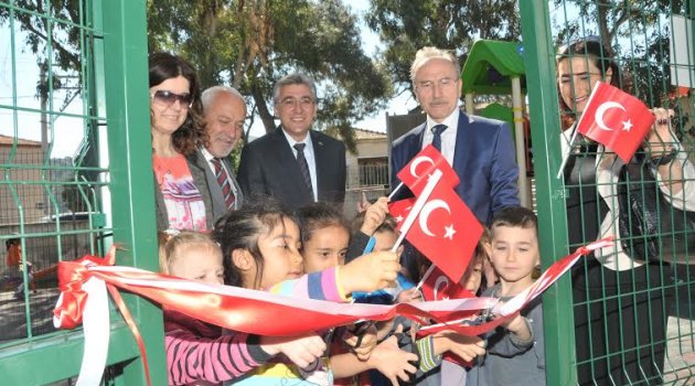 Güzelbahçe’de çocuklara bayram armağanı