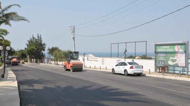 Güzelbahçe'de yol ve kaldırım atağı