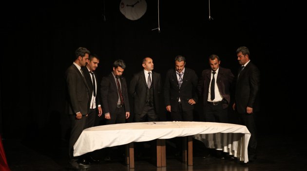 Güzelbahçeliler, Ata'sını tiyatro gösterisiyle andı