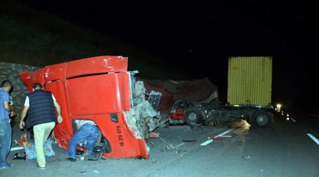 Hurdaya dönen araçlardan sağ çıktılar