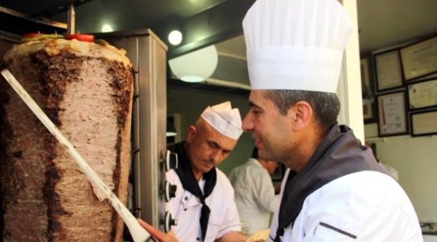 İşçilerin zorlu Ramazan mesaisi