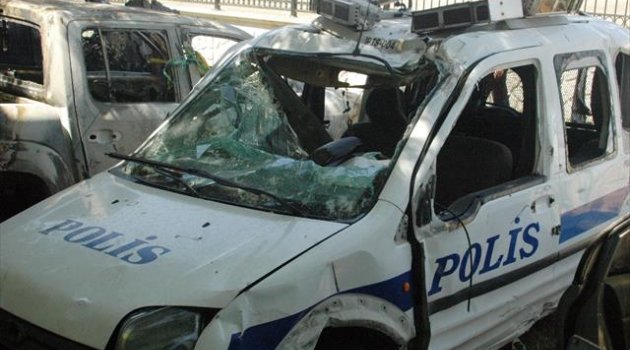İşte tankların ezdiği polis araçları