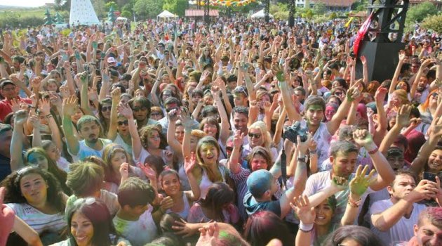 İzmir böyle renkli festival görmedi