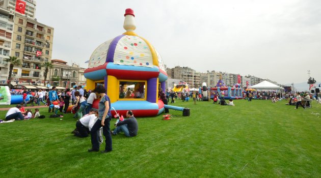 İzmir’de 23 Nisan, yine şenlikle kutlanacak