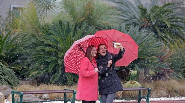 İzmir’de kar sevinci