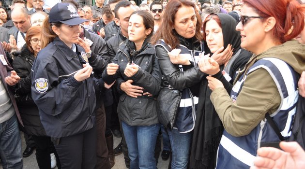 İzmir, Şehit Polisini Son Yolculuğuna Uğurladı